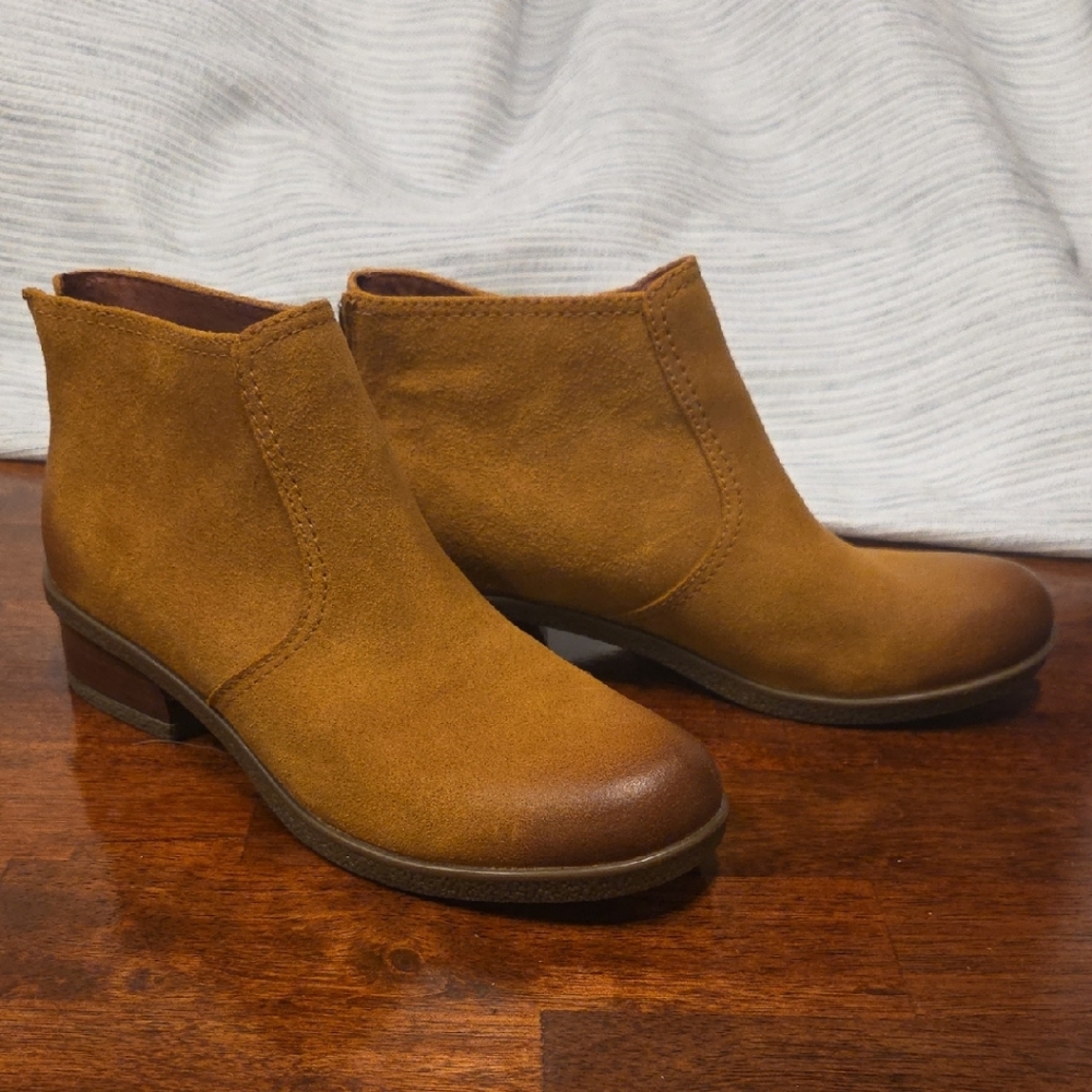 Dansko Women's Tan Ankle Boots, Size 38, Like New